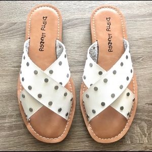 😍SUNDAY SALE😍 Cross Cross Sandals White w Studs